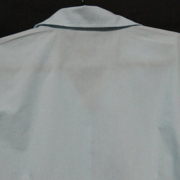 ISAAC'S DESIGNS CASUALS | large | Light Blue Button-Up Front Floral Blouse - Picture 10 of 14